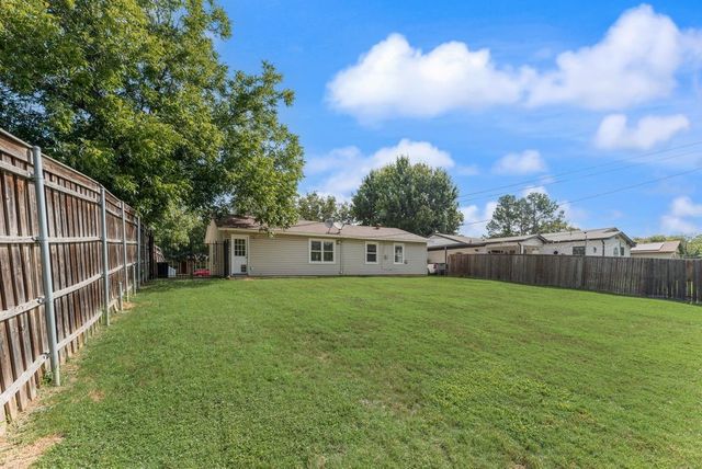 121 Dallas Drive, Euless, TX 76039