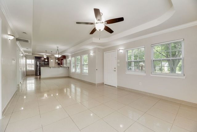 121 Dallas Drive, Euless, TX 76039