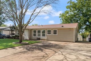 121 Dallas Drive, Euless, TX 76039