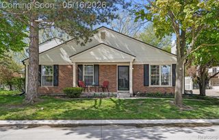 1501 Dover Hill, Walled Lake, MI 48390