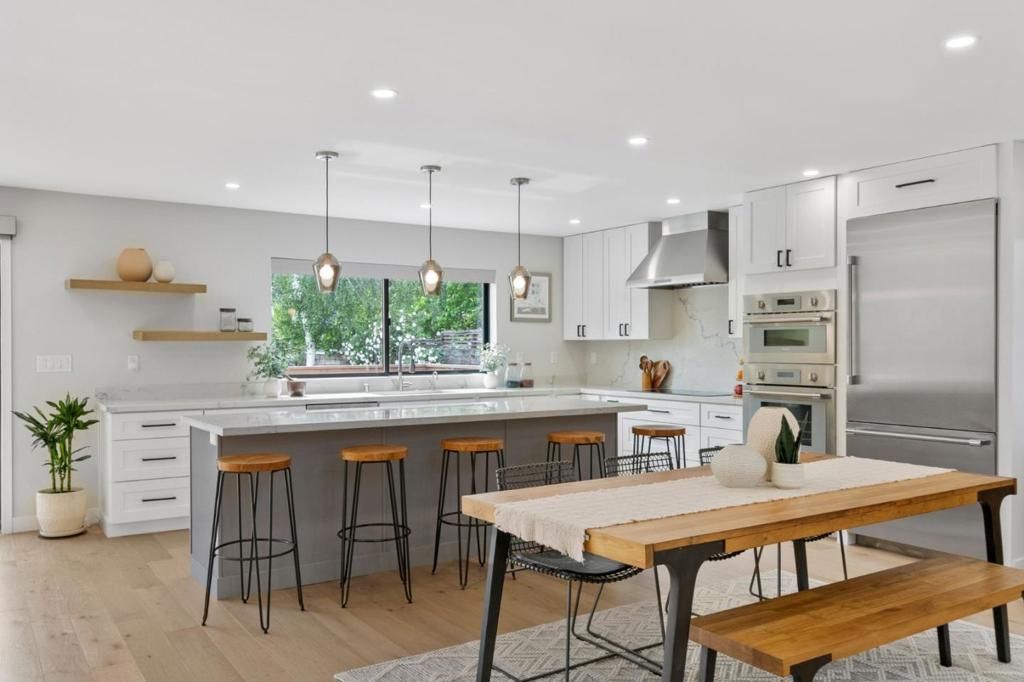 Image 10 of property listing at 754 Cordilleras Avenue, San Carlos, CA 94070