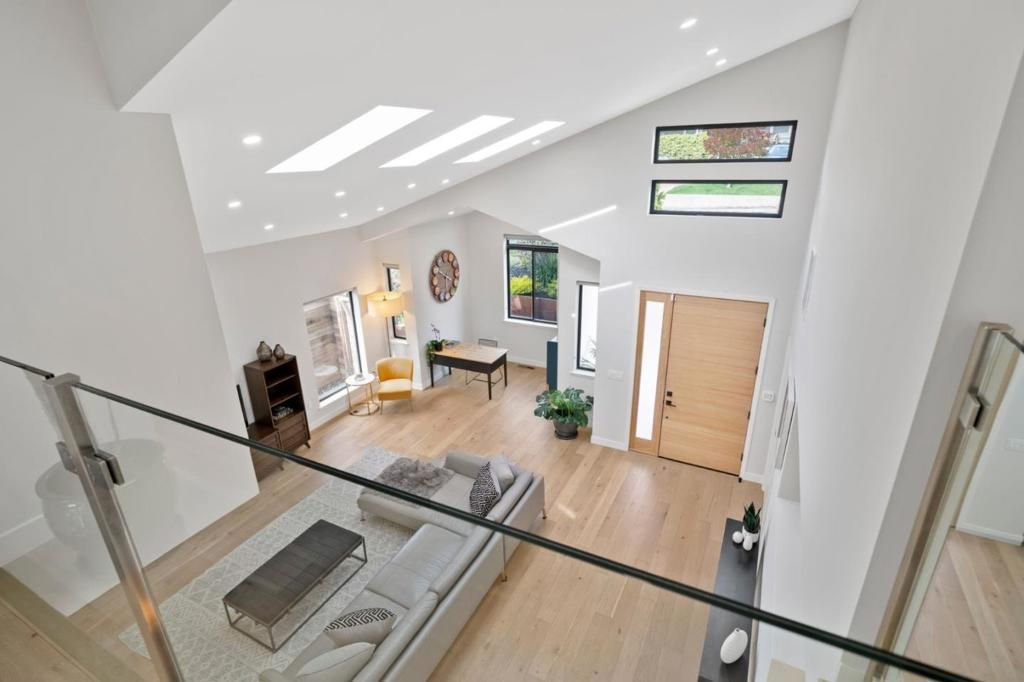 Image 15 of property listing at 754 Cordilleras Avenue, San Carlos, CA 94070