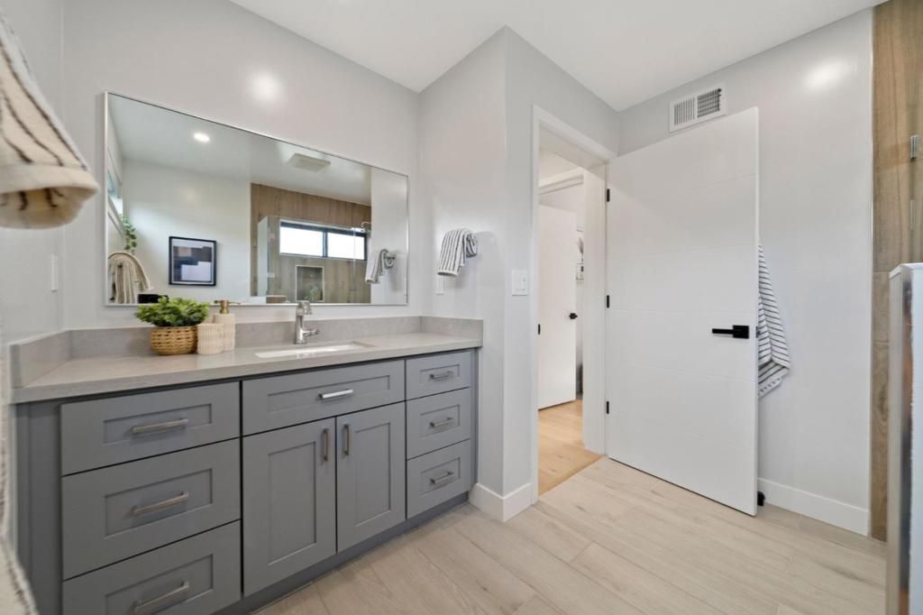 Image 23 of property listing at 754 Cordilleras Avenue, San Carlos, CA 94070