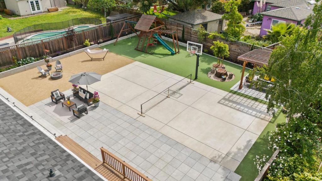 Image 25 of property listing at 754 Cordilleras Avenue, San Carlos, CA 94070