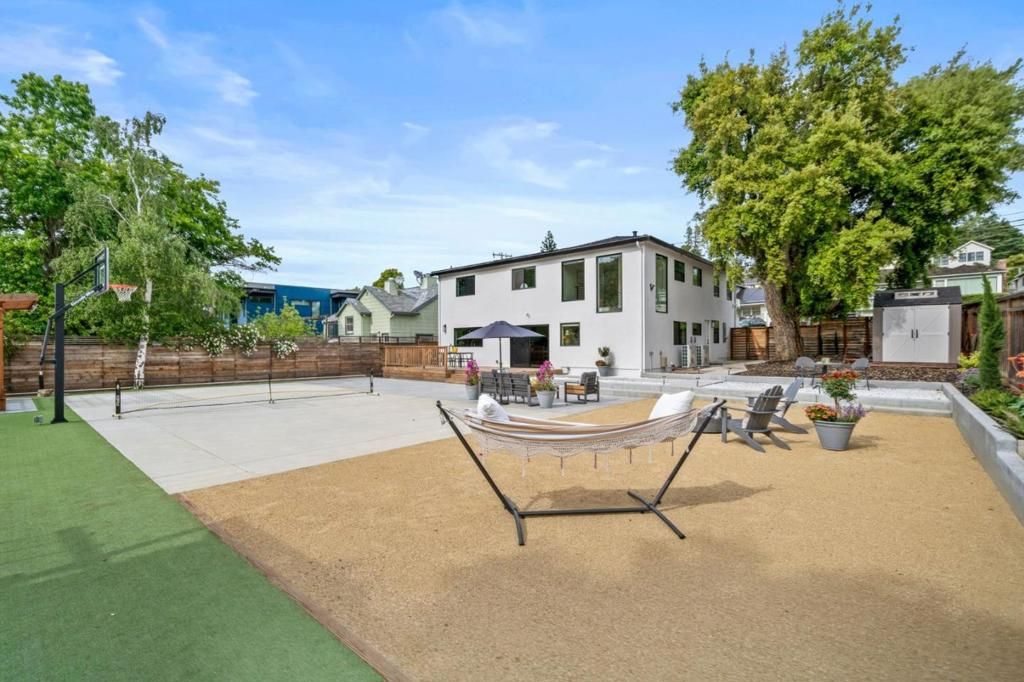 Image 28 of property listing at 754 Cordilleras Avenue, San Carlos, CA 94070