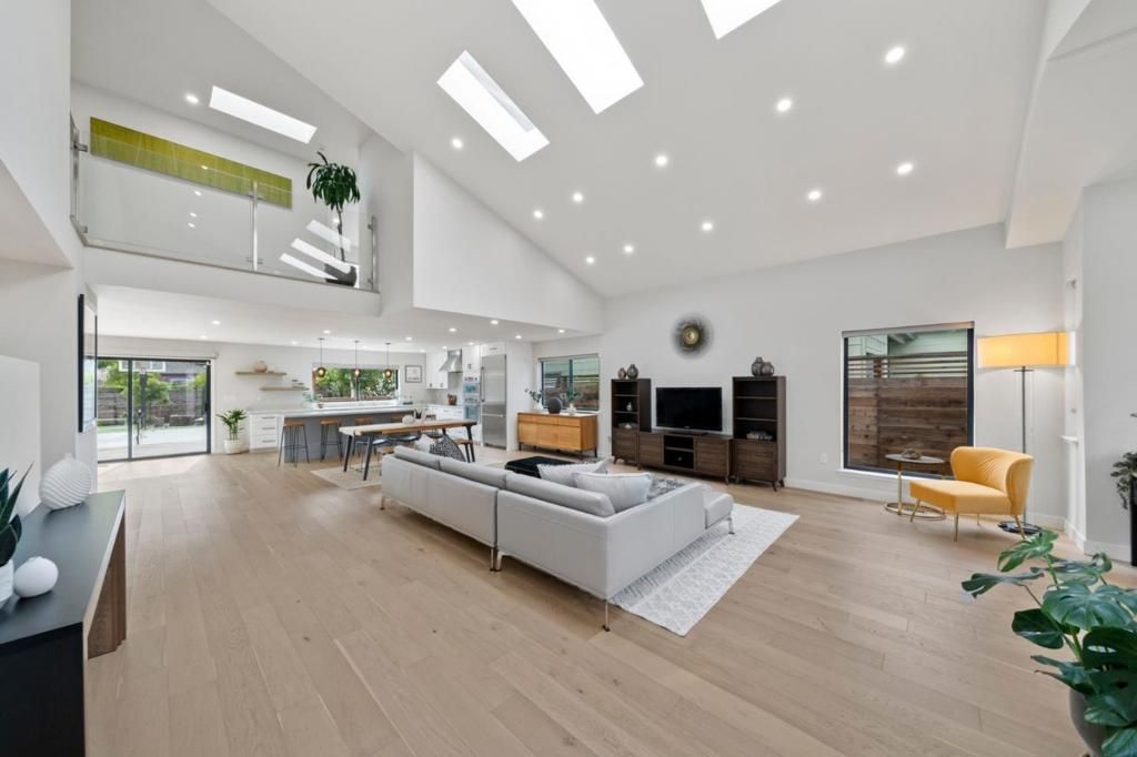 Image 3 of property listing at 754 Cordilleras Avenue, San Carlos, CA 94070