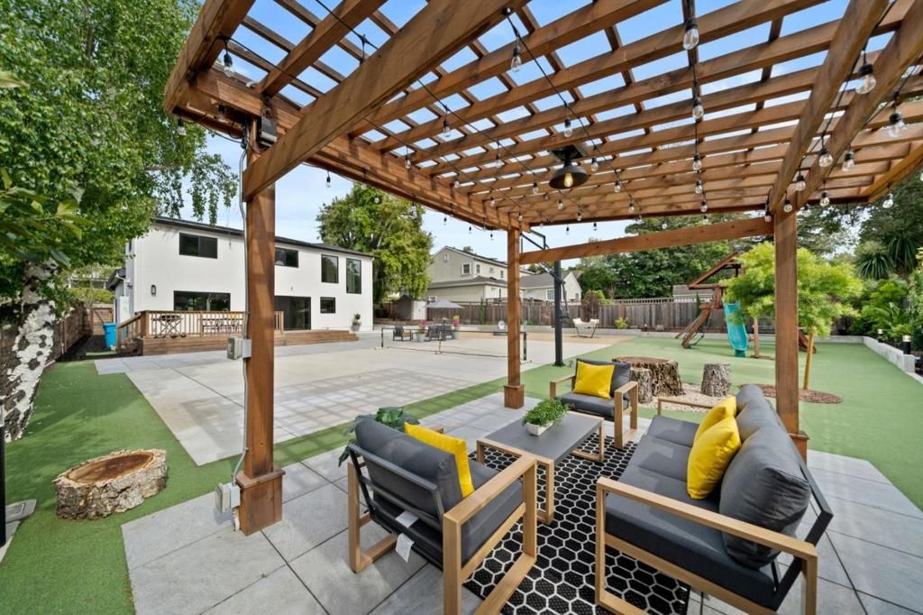 Image 30 of property listing at 754 Cordilleras Avenue, San Carlos, CA 94070