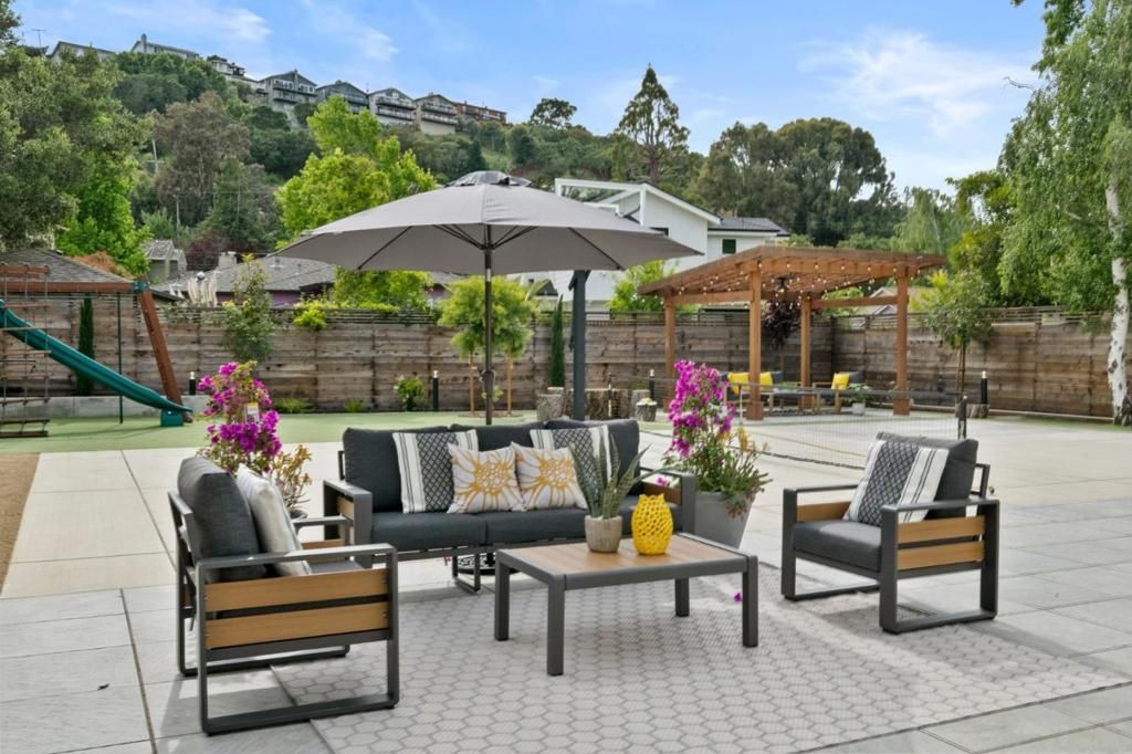 Image 31 of property listing at 754 Cordilleras Avenue, San Carlos, CA 94070