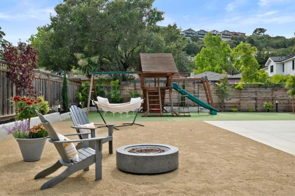 Image 32 of property listing at 754 Cordilleras Avenue, San Carlos, CA 94070