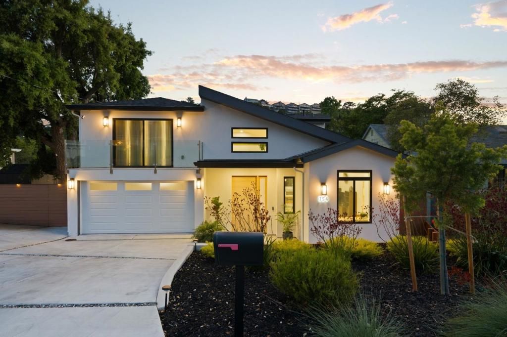 Image 33 of property listing at 754 Cordilleras Avenue, San Carlos, CA 94070