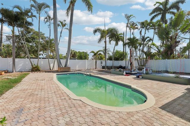 6950 GRANDE VISTA WAY S, St Petersburg, FL 33707