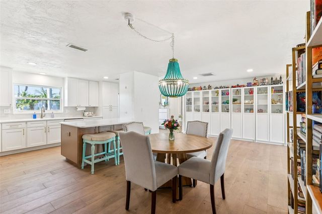 6950 GRANDE VISTA WAY S, St Petersburg, FL 33707