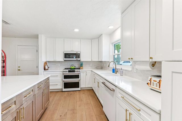 6950 GRANDE VISTA WAY S, St Petersburg, FL 33707