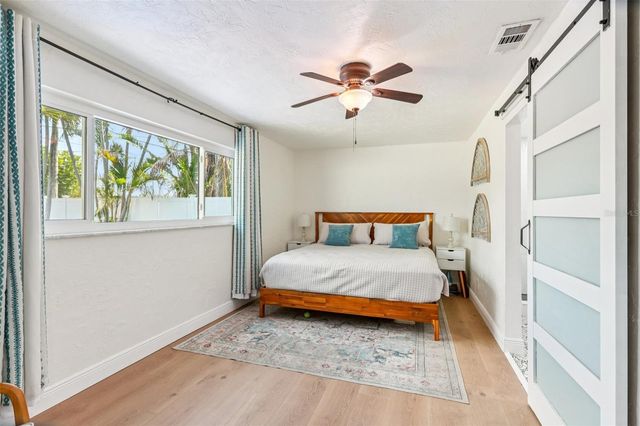 6950 GRANDE VISTA WAY S, St Petersburg, FL 33707