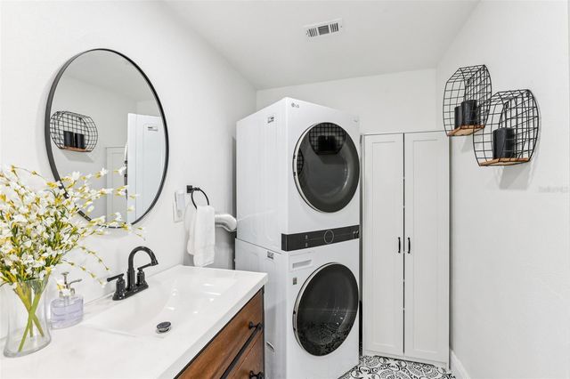 6950 GRANDE VISTA WAY S, St Petersburg, FL 33707