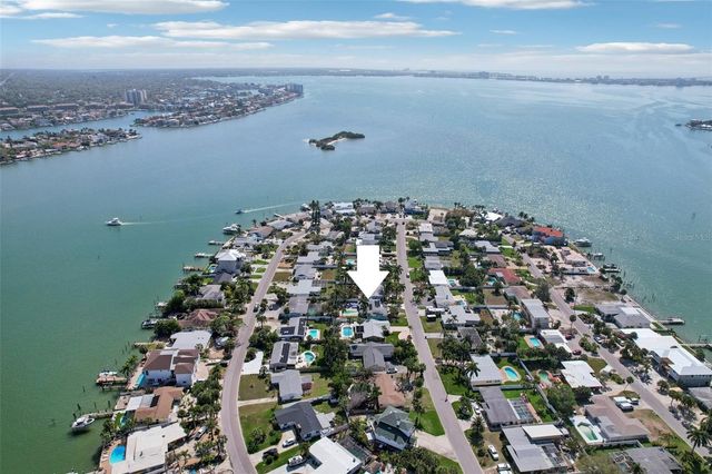 6950 GRANDE VISTA WAY S, St Petersburg, FL 33707