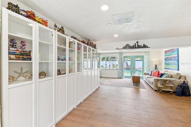 6950 GRANDE VISTA WAY S, St Petersburg, FL 33707