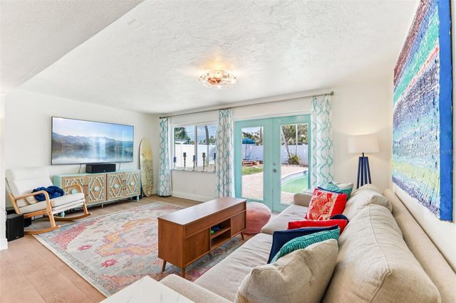 6950 GRANDE VISTA WAY S, St Petersburg, FL 33707