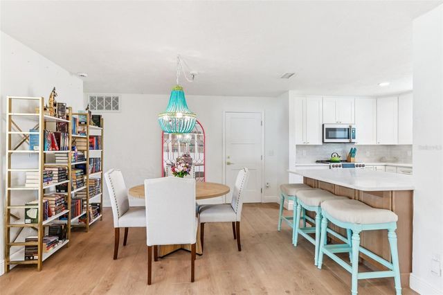 6950 GRANDE VISTA WAY S, St Petersburg, FL 33707