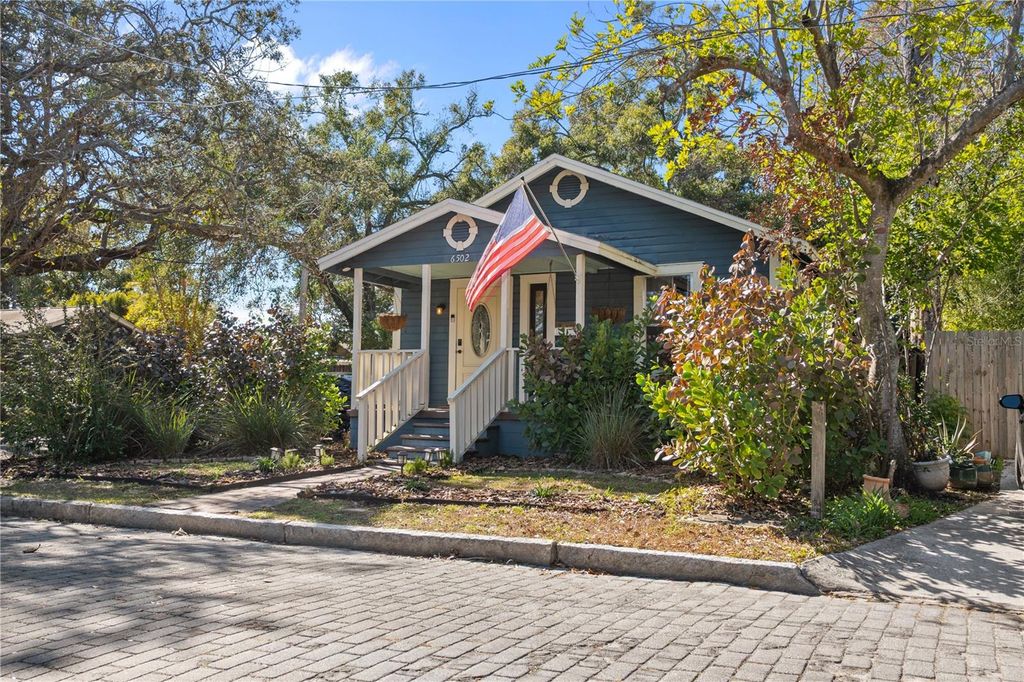 Image 2 of property listing at 6502 N BRANCH AVENUE, Tampa, FL 33604