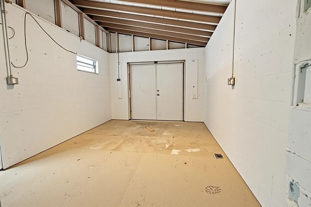 Image 16 of property listing at 6502 N BRANCH AVENUE, Tampa, FL 33604