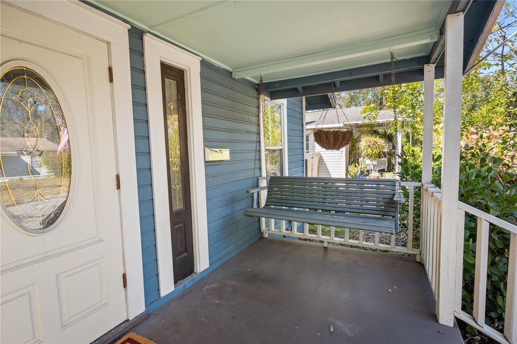 Image 3 of property listing at 6502 N BRANCH AVENUE, Tampa, FL 33604