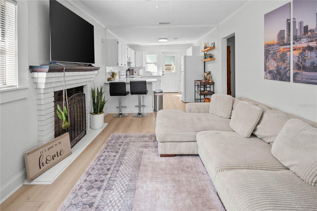 Image 4 of property listing at 6502 N BRANCH AVENUE, Tampa, FL 33604