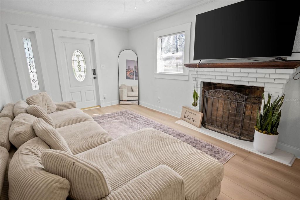 Image 5 of property listing at 6502 N BRANCH AVENUE, Tampa, FL 33604