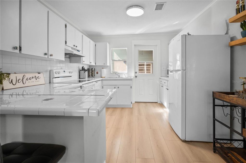 Image 6 of property listing at 6502 N BRANCH AVENUE, Tampa, FL 33604