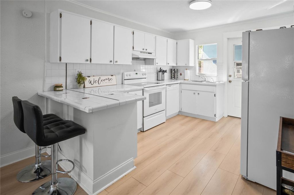 Image 7 of property listing at 6502 N BRANCH AVENUE, Tampa, FL 33604