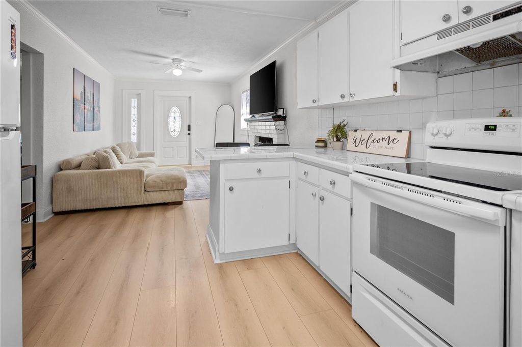 Image 9 of property listing at 6502 N BRANCH AVENUE, Tampa, FL 33604