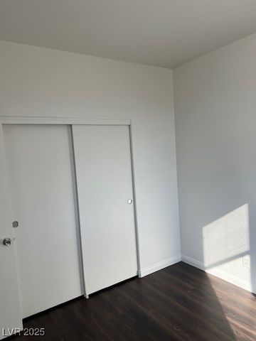 1766 Molly Meadows Street, Las Vegas, NV 89115