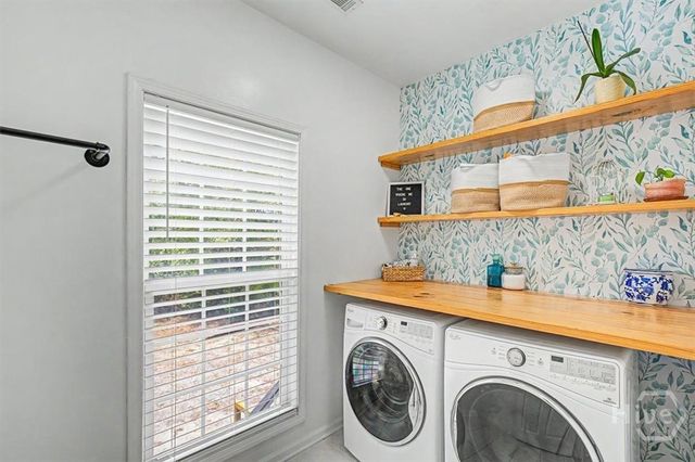 2 Brewster Street, Savannah, GA 31419
