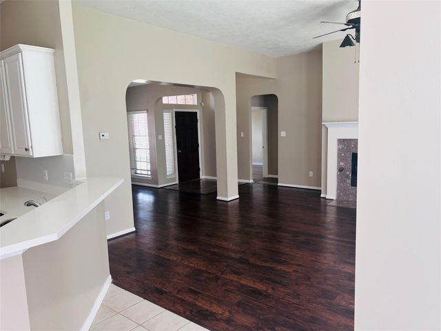 4722 Silverlake Drive, Sugar Land, TX 77479
