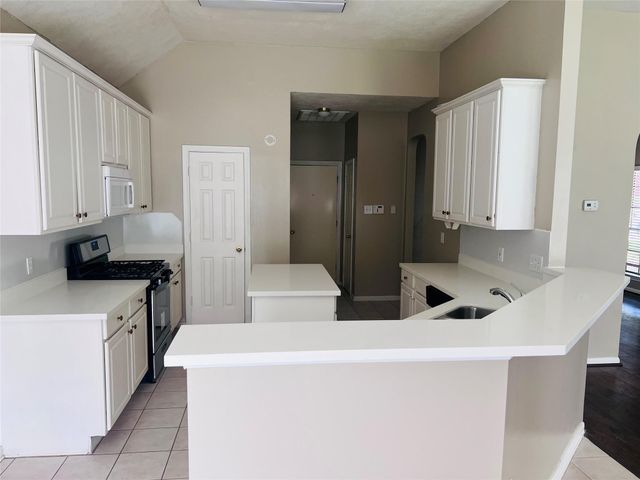4722 Silverlake Drive, Sugar Land, TX 77479