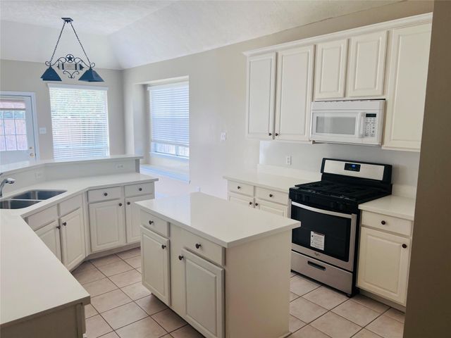 4722 Silverlake Drive, Sugar Land, TX 77479
