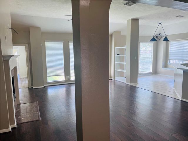 4722 Silverlake Drive, Sugar Land, TX 77479