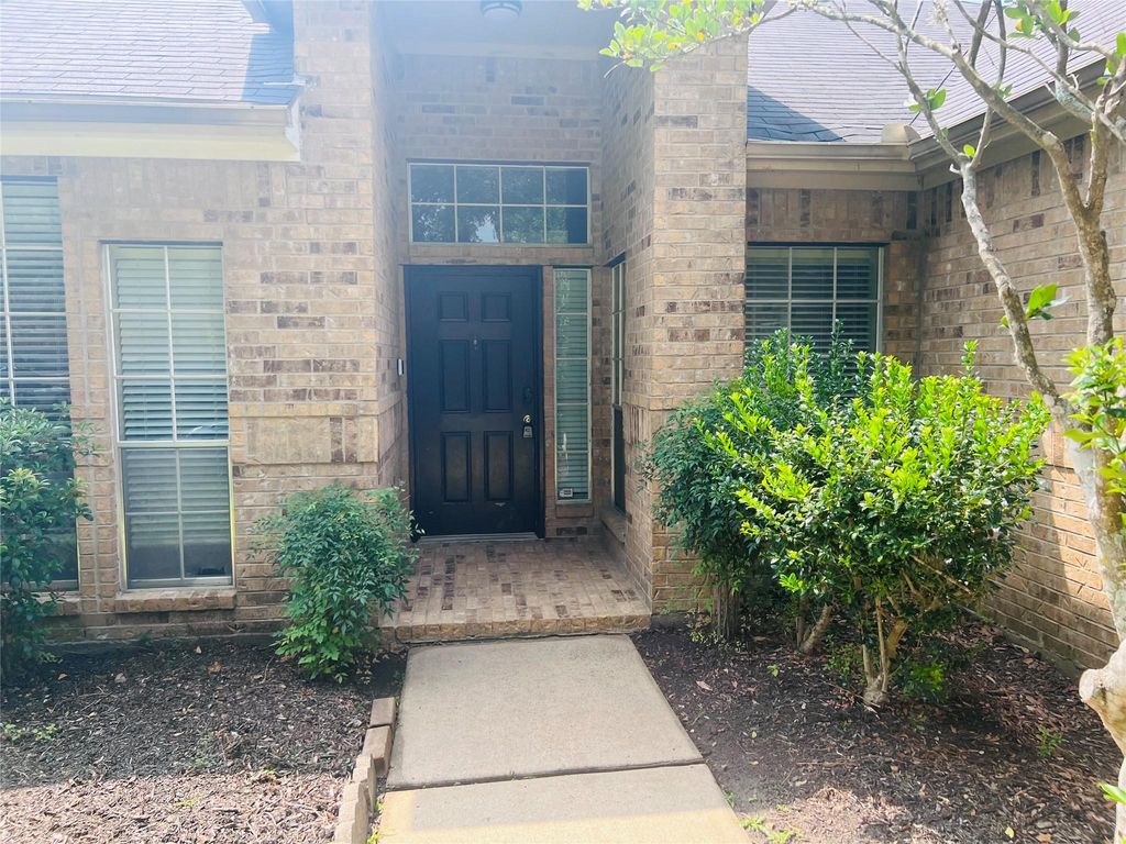 4722 Silverlake Drive, Sugar Land, TX 77479