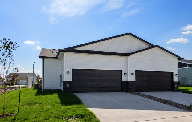 9756 Regatta Lane, Johnston, IA 50131