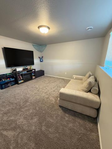 401 7th Street E, Horace, ND 58047