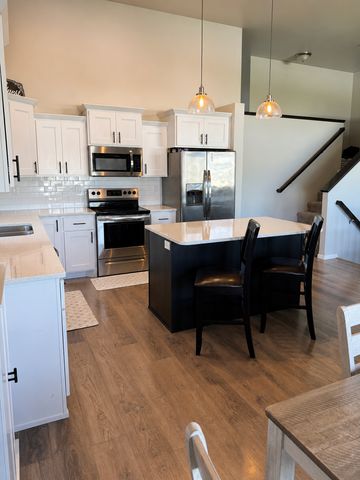401 7th Street E, Horace, ND 58047