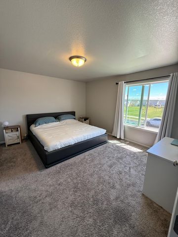 401 7th Street E, Horace, ND 58047