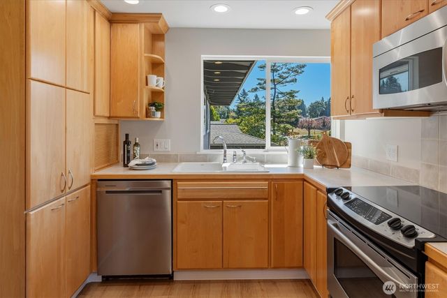 7430 143rd Avenue NE, Redmond, WA 98052