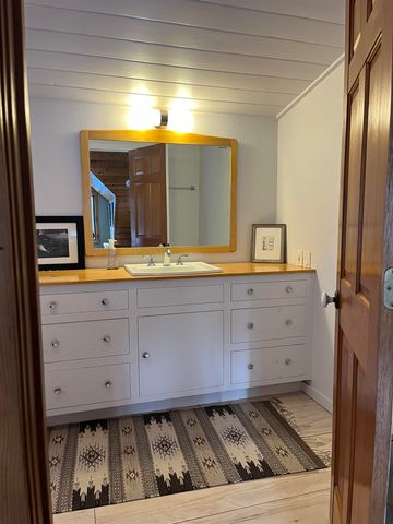 16527 Robertson Road, Truckee, CA 96161