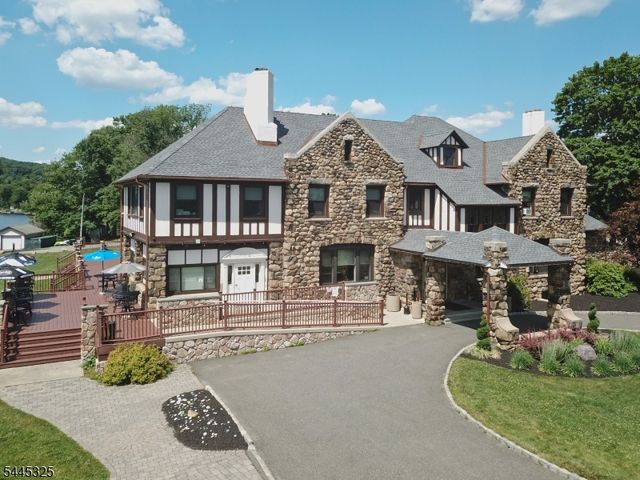 13 Anderson Ave, Rockaway Twp., NJ 07866
