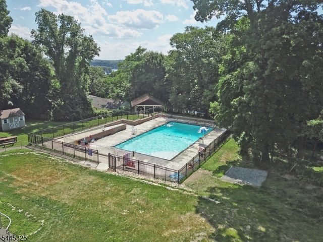 13 Anderson Ave, Rockaway Twp., NJ 07866