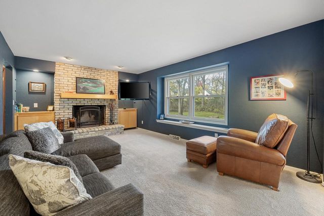 N7W31376 Cambridge COURT, Delafield, WI 53018