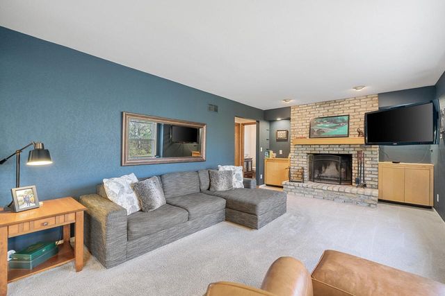 N7W31376 Cambridge COURT, Delafield, WI 53018