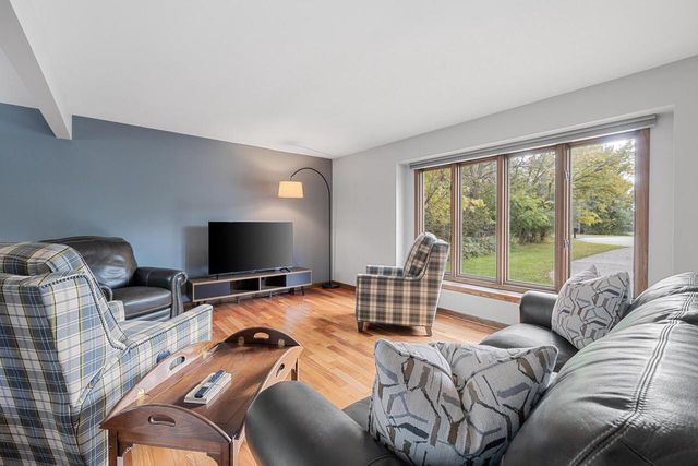 N7W31376 Cambridge COURT, Delafield, WI 53018