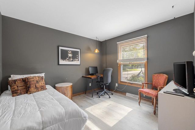 N7W31376 Cambridge COURT, Delafield, WI 53018